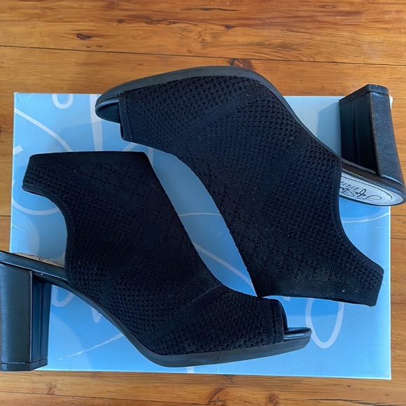 Life Stride | Alita Slingback Heel With Peep-Toe & Soft Knit Upper; Size 7.5M - Picture 8 of 17